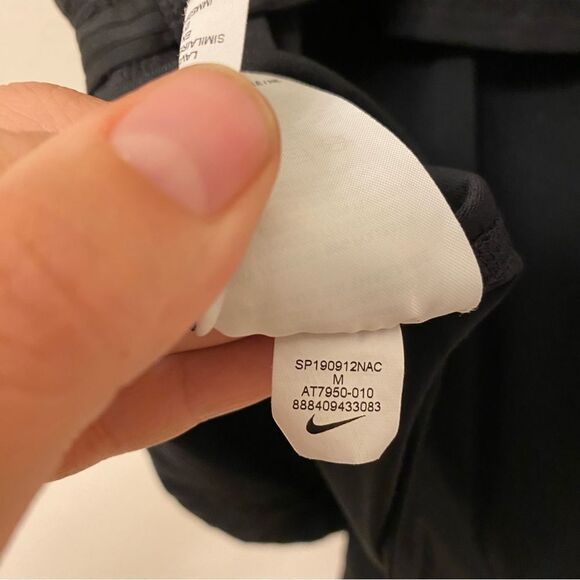 Nike Womens Air GX Dri Fit Tank AT7950-010 layered mesh running top black M - Picture 9 of 9